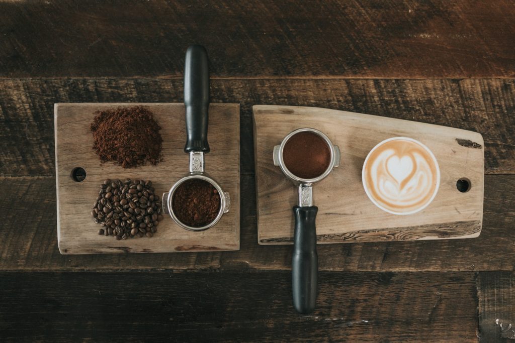 Du grain à la tasse : comment choisir un café écologique et socialement responsable ?